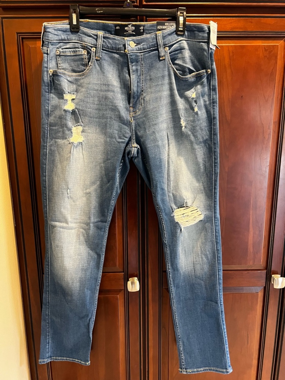 NWT Hollister Advanced Stretch Deconstructed Skinny Jeans Medium Wash Women